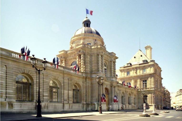 Un homme arrêté pour avoir reproché à un sénateur sa position sur l’Algérie