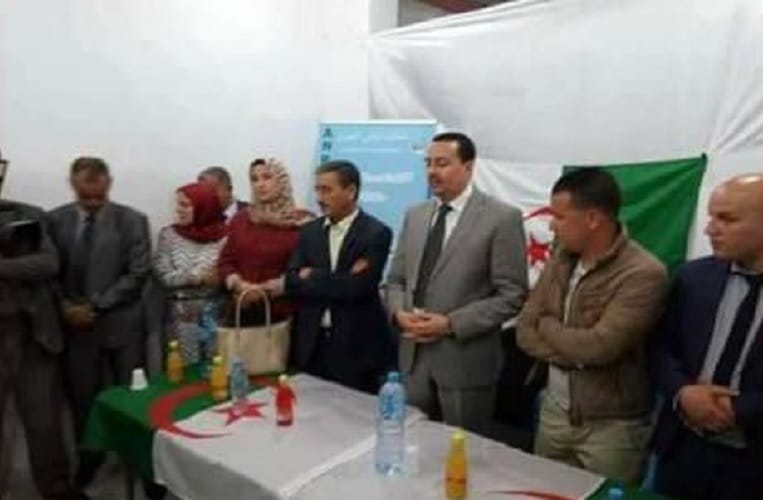 Législatives : le drapeau national a-t-il servi pour couvrir des tables lors d&rsquo;une réunion de l&rsquo;ANR ?