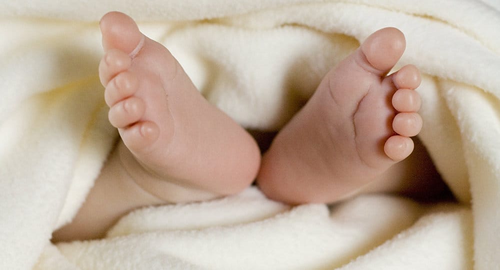L’incroyable histoire d’un bébé soupçonné de terrorisme par les États-Unis