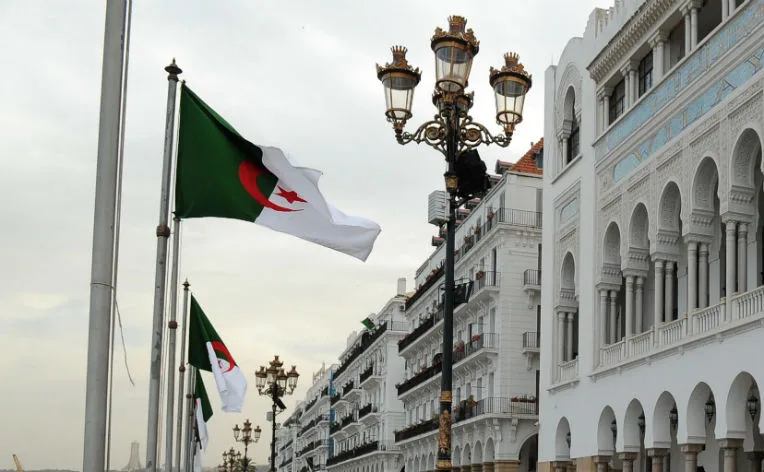 Choc pétrolier, crise politique, coronavirus, sécheresse : l’Algérie face à une crise sans précédent