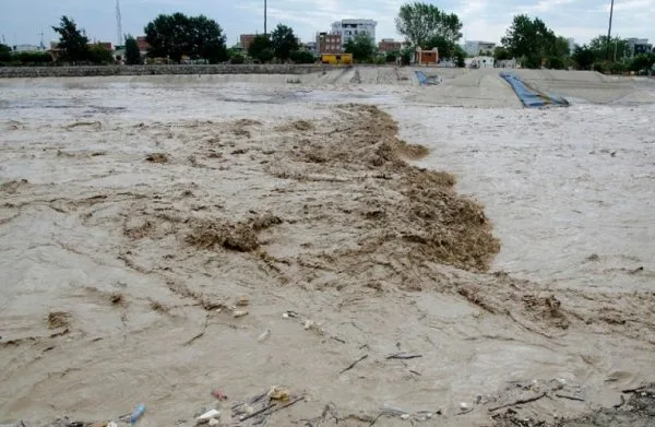 De violentes inondations frappent Bordj Bou Arreridj : un mort – Vidéo