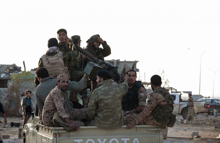 Les troupes pro-gouvernementales lancent une offensive contre Haftar