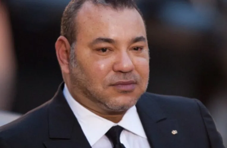 Mohamed VI s’en va en vacances chez l’ennemi