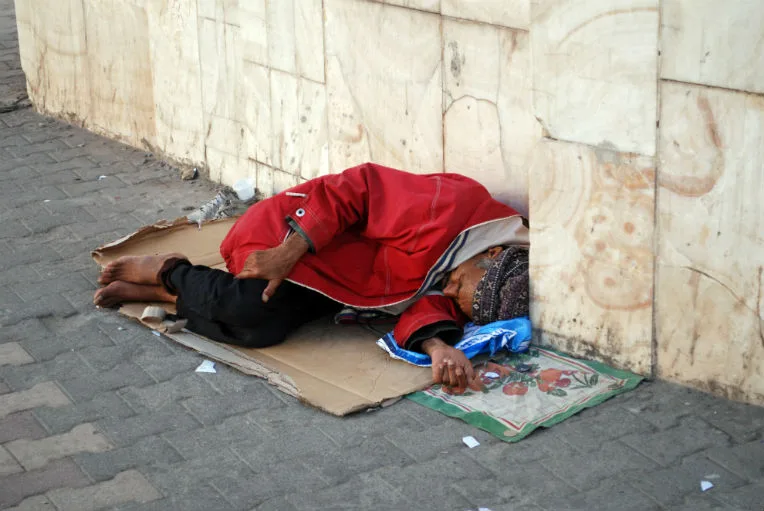 À Alger, les autorités tentent de dissuader les bénévoles de nourrir les SDF