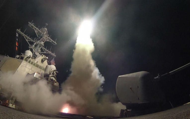 Donald Trump bombarde la Syrie