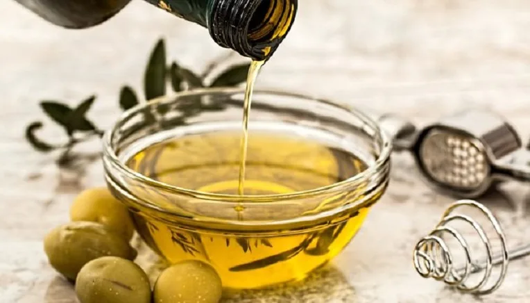 VIDÉO. De l&rsquo;huile d&rsquo;olive algérienne pour la fabrication de savons naturels en France