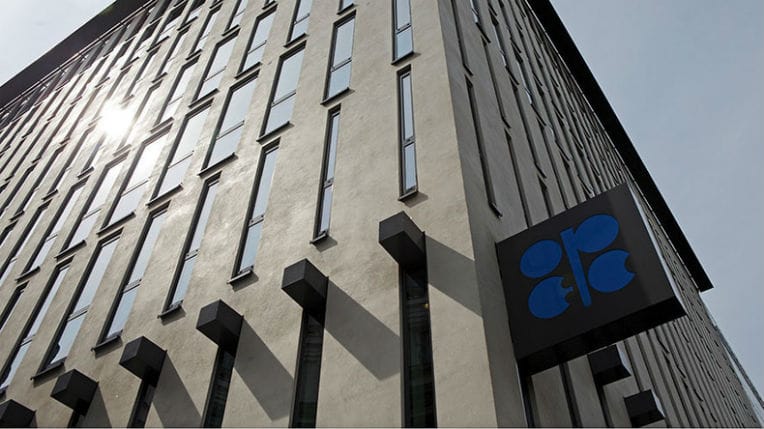 Les commentaires sur un accord de l’Opep font monter le pétrole