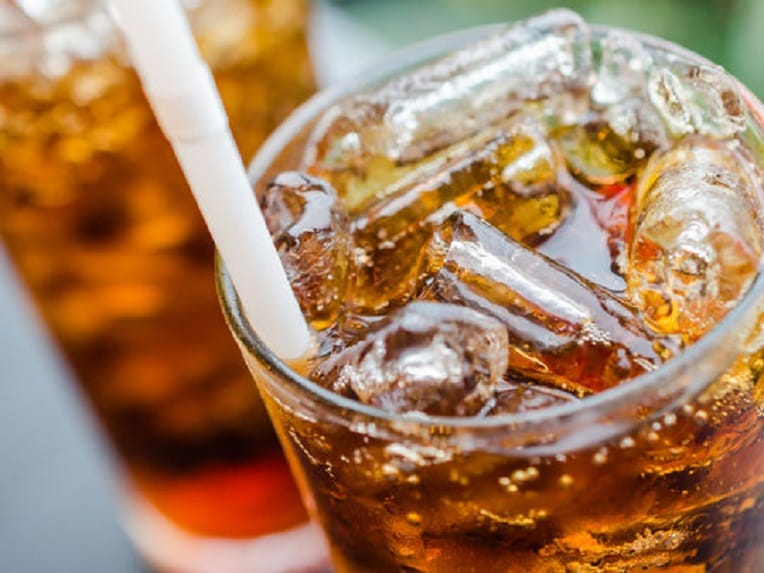 Les édulcorants contenus dans les sodas augmenteraient les risques d’AVC et de démence