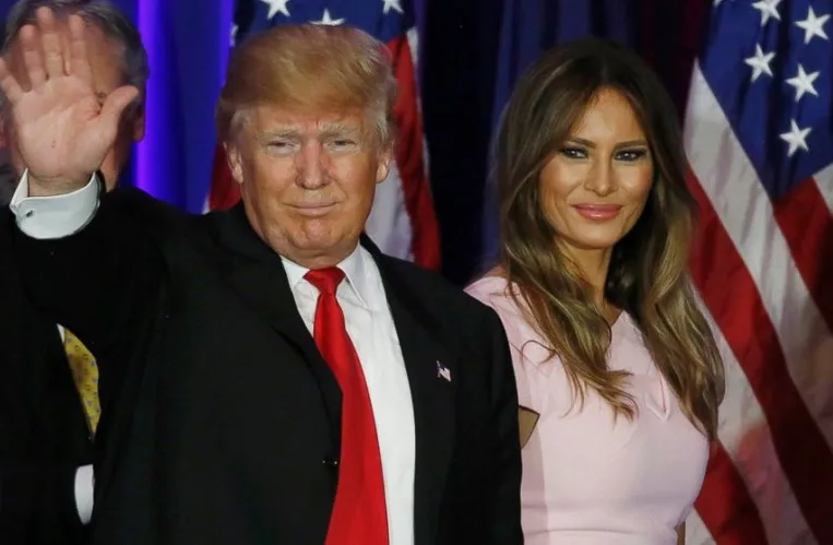 VIDÉO. Donald Trump rappelé à l’ordre discrètement par sa femme