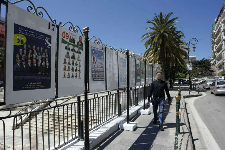 Carnet de campagne, jour 11 : Ould Abbès parle toujours de Bouteflika, Ouyahia veut donner des logements aux jeunes mariés