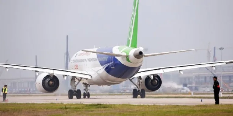 La Chine et la Russie veulent lancer un gros-porteur long-courrier d&rsquo;ici à 2025 face à Airbus et Boeing