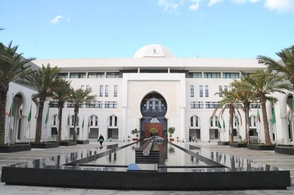 Journaliste algérien arrêté au Maroc : l’affaire prise en charge par le ministère des AE
