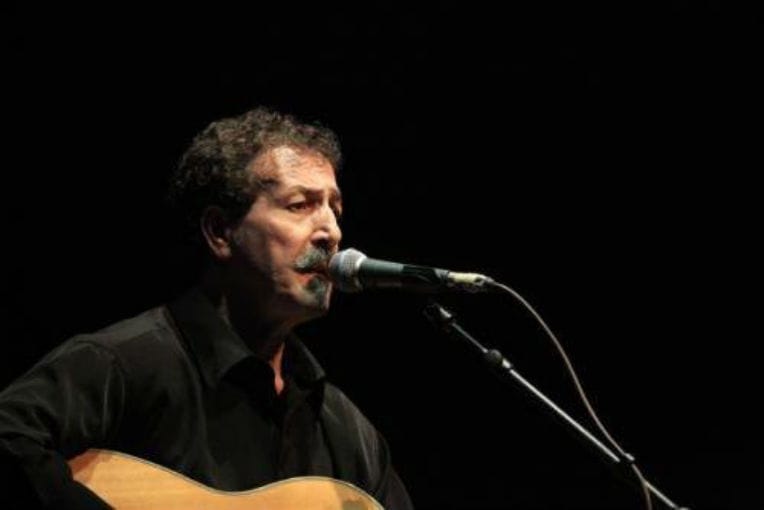 VIDÉO. Ait Menguellet revient avec un nouvel album : un certain regard sur le passé