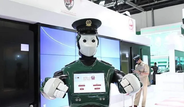 Un policier-robot patrouille désormais à Dubaï