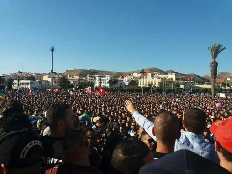 VIDÉO. Maroc : l’hélicoptère du ministre de l’Intérieur encerclé par des manifestants