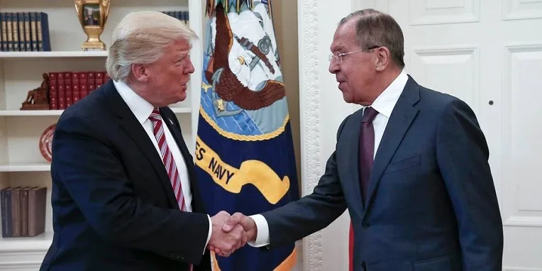 Donald Trump aurait révélé des informations classifiées aux Russes