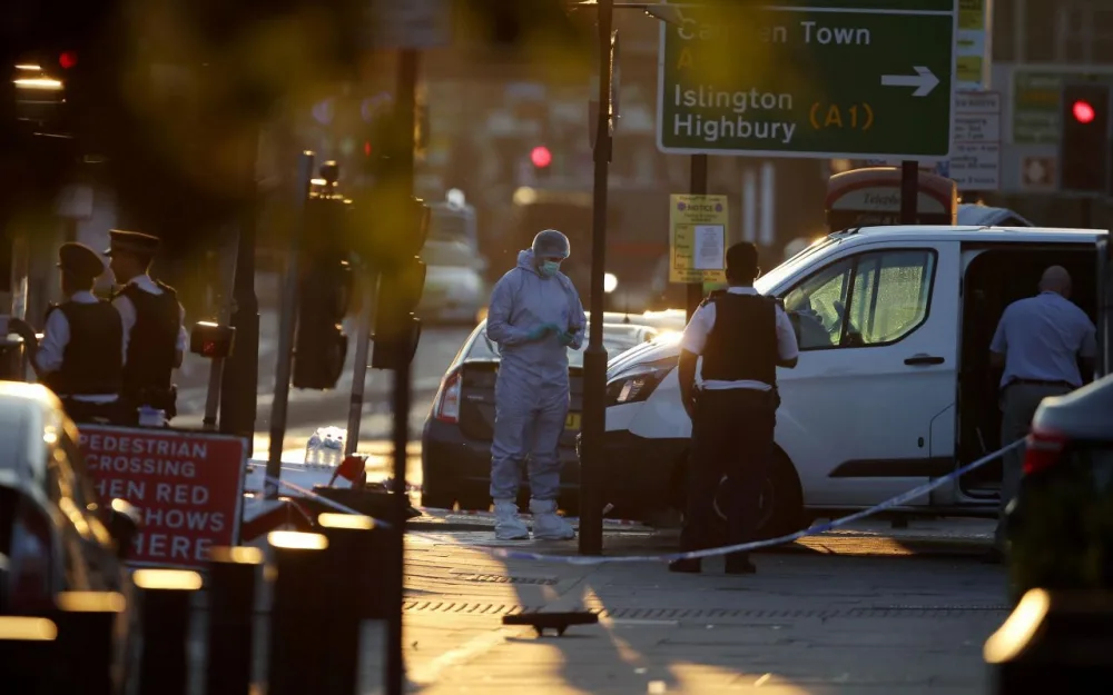 Attaque contre une mosquée à Londres : un mort et dix blessés