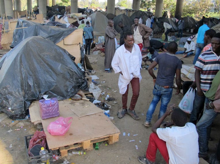 Migrants africains : le FLN juge le langage d’Ouyahia inapproprié  
