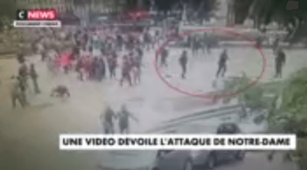 ​VIDÉO. Les images de ​l&rsquo;attaque au marteau contre un policier à Paris