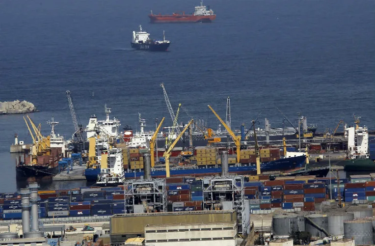 Les importations en légère baisse durant le premier semestre
