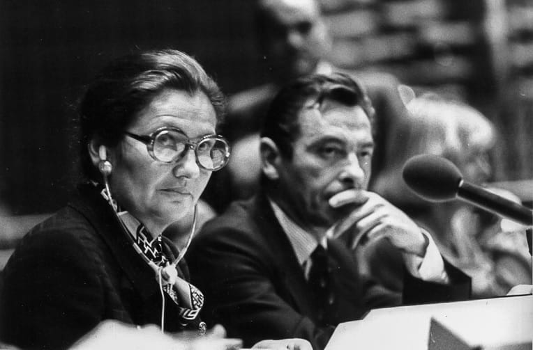 Comment Bouteflika peut honorer la mémoire de Simone Veil