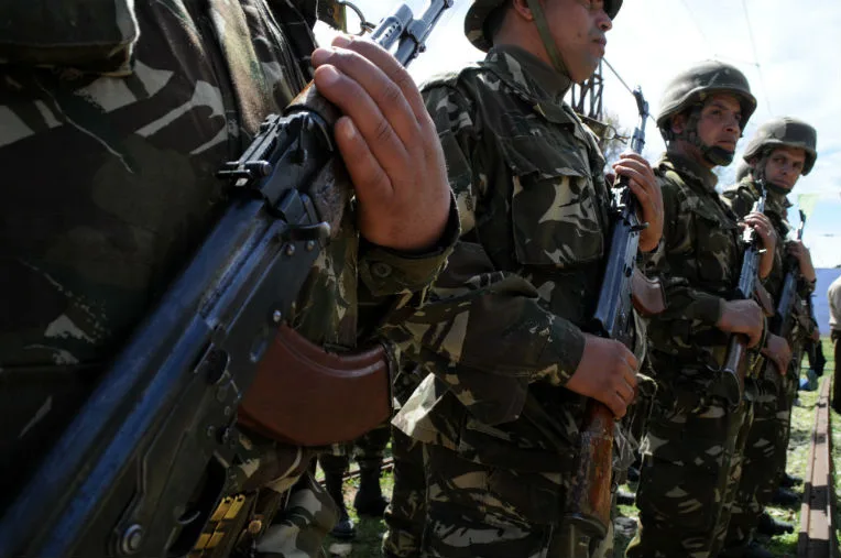 Vingt-huit ans après son dernier défilé à Alger, l’armée algérienne va renouer timidement avec les démonstrations militaires