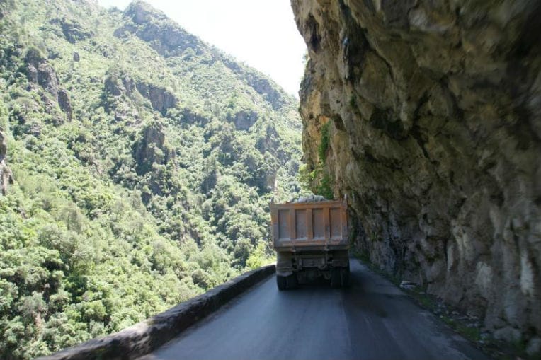 Route des Gorges de Kherrata, carrefour des 4 chemins et pénétrante autoroutière : 3 grands projets quasiment à l’arrêt à Bejaia
