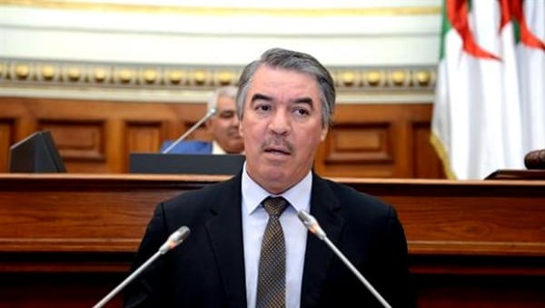 Affaire de l’étudiante censurée par l’Université d’Alger : Hadjar botte en touche