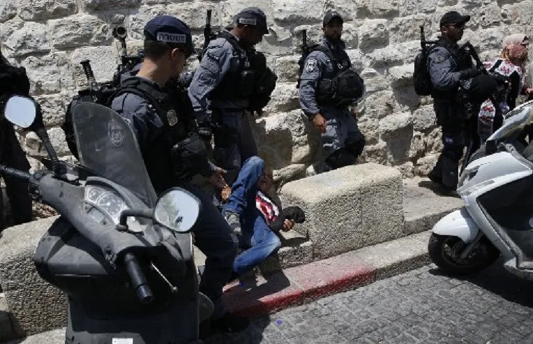 Nouveaux heurts entre palestiniens et policiers israéliens à Jérusalem
