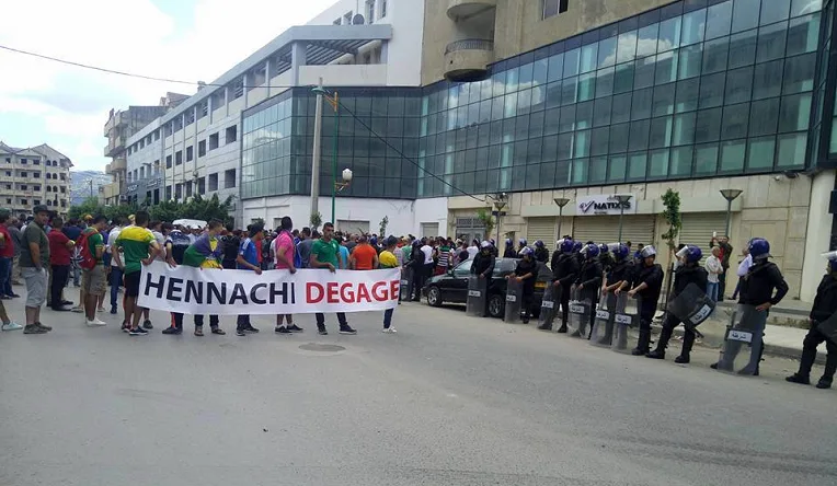 Une marche des supporters de la JSK pour réclamer le départ de Hannachi (vidéo)