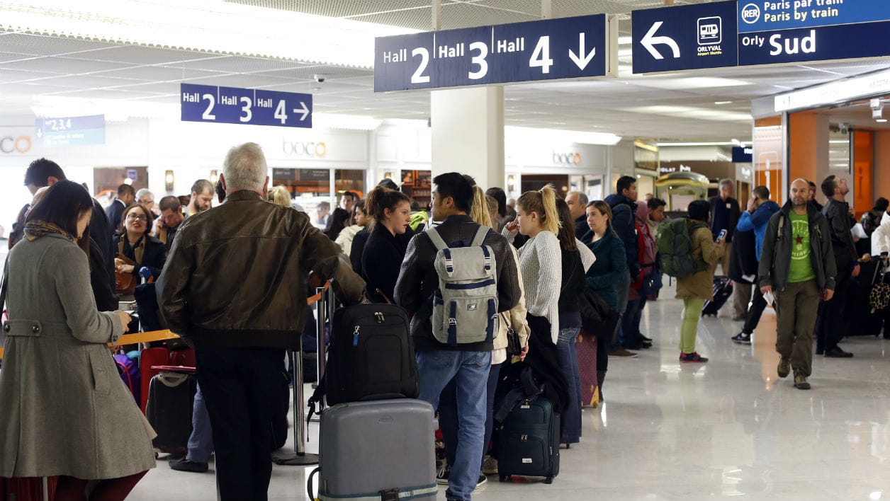France : files d’attente interminables et retards à l’aéroport d’Orly