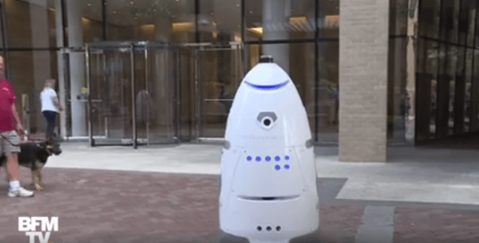 VIDÉO. Des « robots policiers » entrent en service