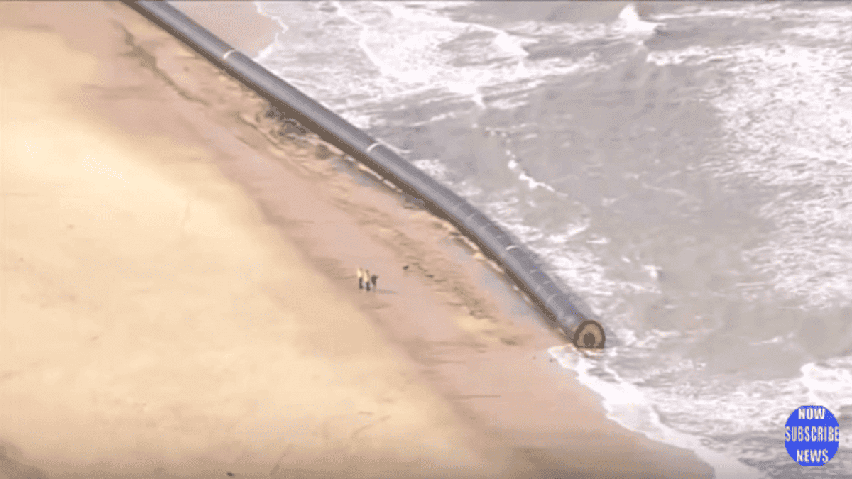 VIDÉO. Des tuyaux géants destinés à l’Algérie échouent sur le littoral anglais