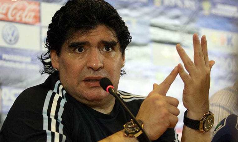 Venezuela : Maradona s’offre comme « soldat » à Maduro