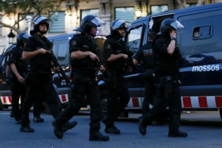 Attentats en Espagne : treize morts, cinq « terroristes présumés » tués