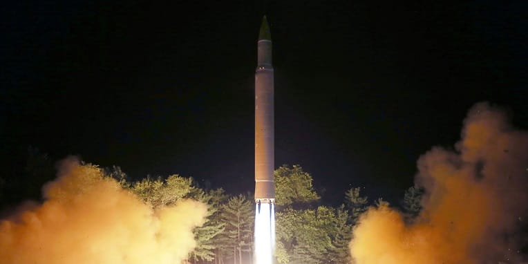 La Corée du Nord tire un missile balistique au-dessus du Japon