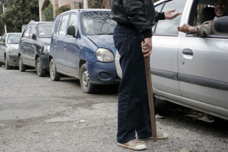 La police continue la chasse aux parkings sauvages à Alger, plusieurs arrestations