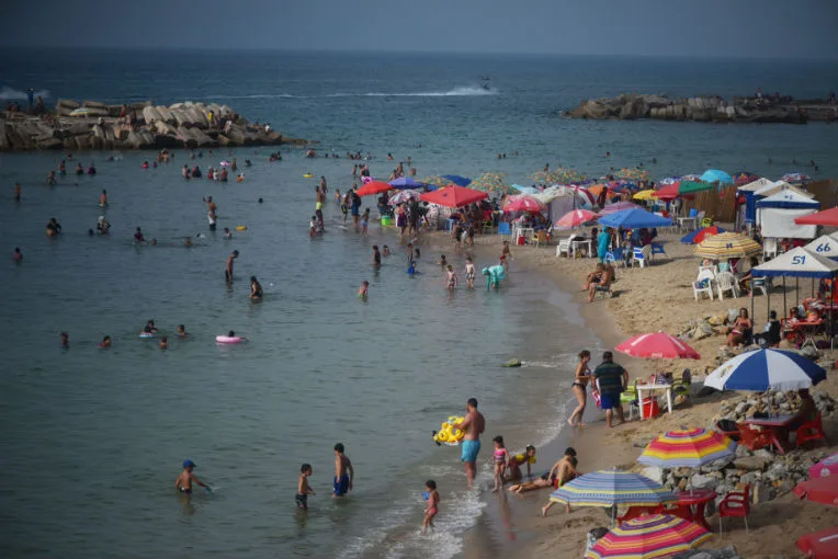 Gratuité des plages : Bedoui charge les walis de faire respecter la loi