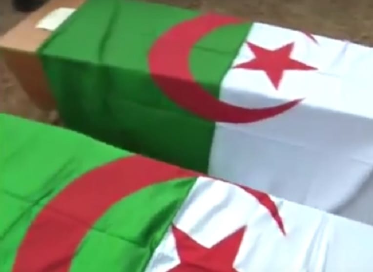 VIDÉO. Attentat kamikaze de Tiaret : les deux policiers tués inhumés