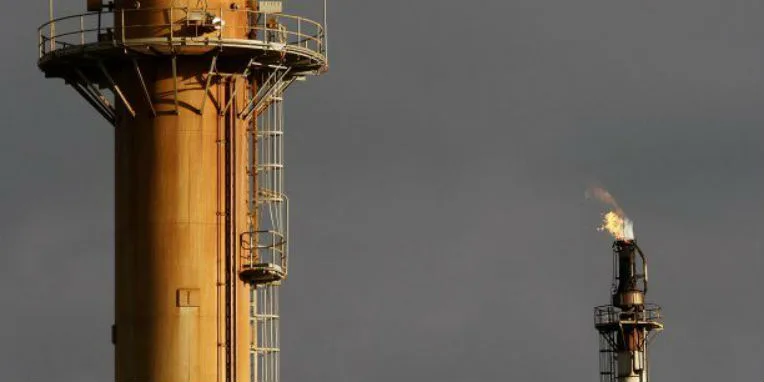 Le pétrole en hausse à New York après un rapport mitigé sur les stocks