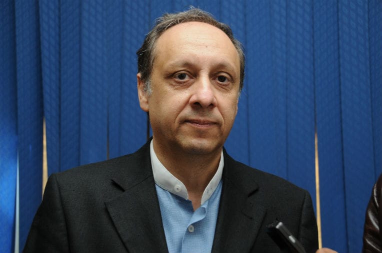 Sofiane Djilali tire à boulets rouges sur le pouvoir