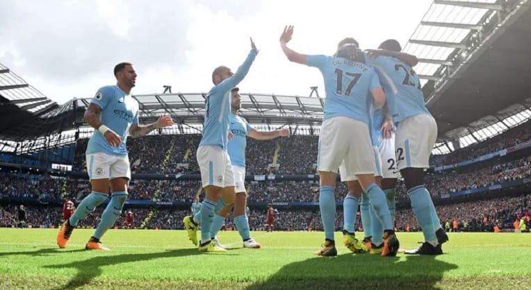 Angleterre : Manchester City plane, Liverpool cale encore