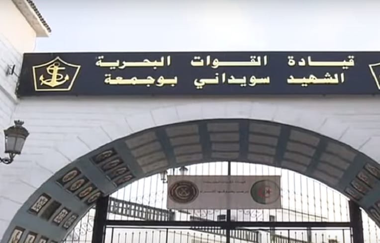 VIDÉO. Gaid Salah inspecte un nouveau bâtiment de la marine nationale