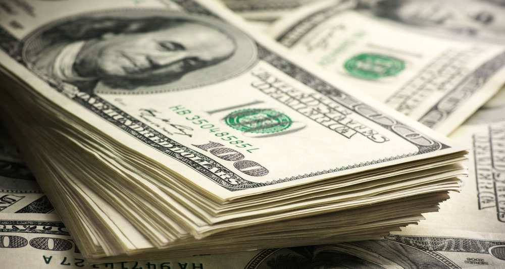 Le dollar encore lesté face à l’euro par les critiques de Trump sur la Fed