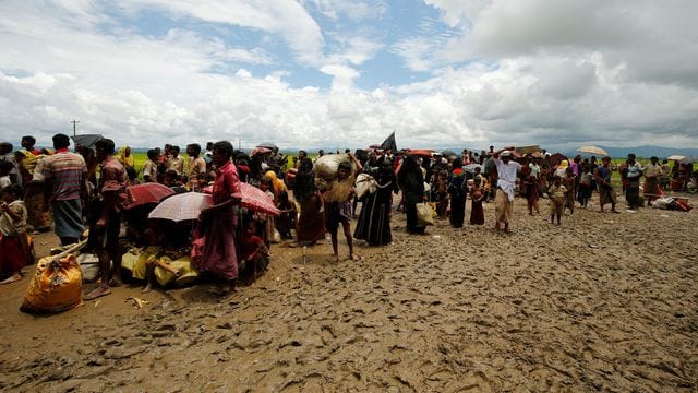 Musulmans de Birmanie : 87.000 réfugiés au Bangladesh en 10 jours