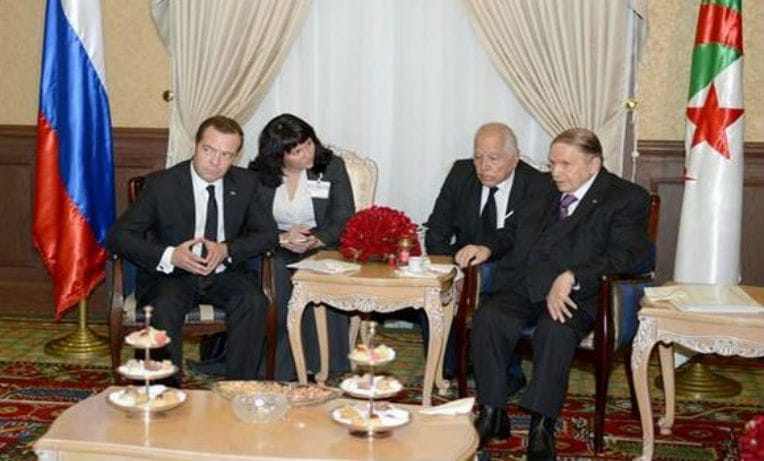 Le président Bouteflika reçoit Dmitri Medvedev