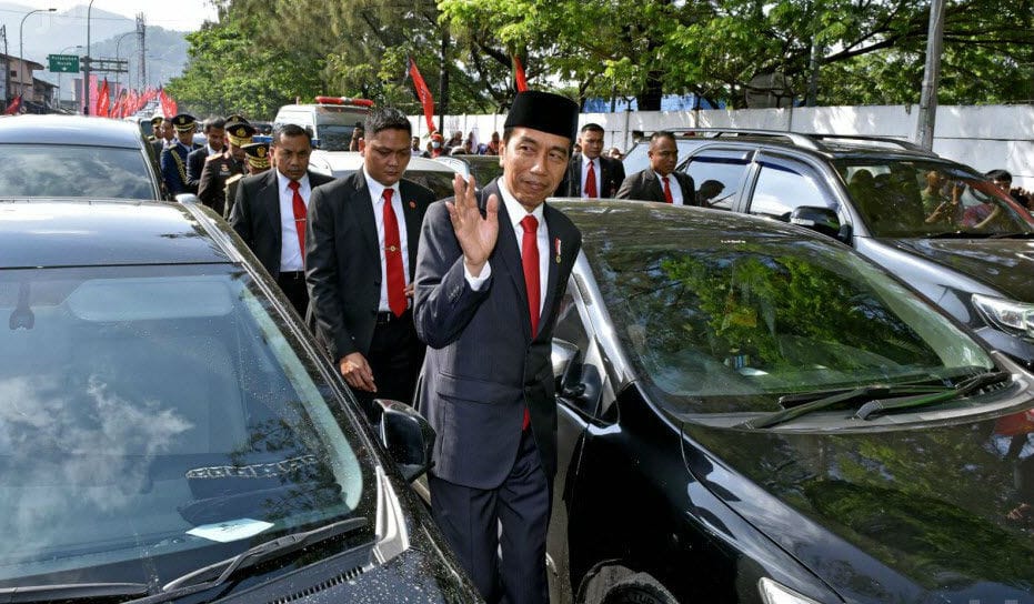 Coincés dans un bouchon, le président indonésien et le chef de la police font 2 km à pied