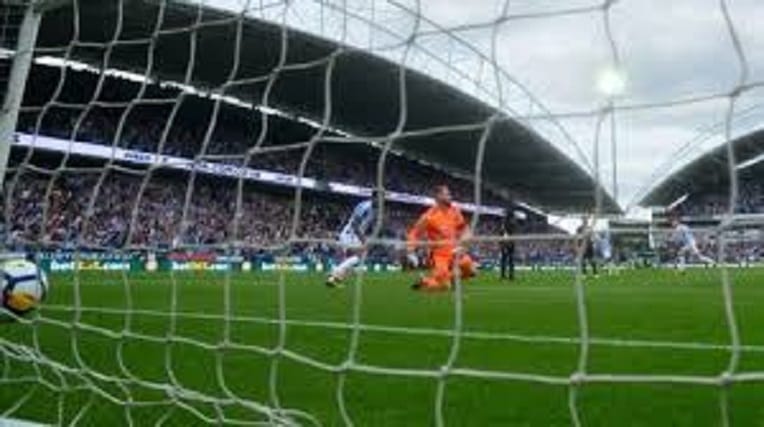 Angleterre : Arsenal tranquille, Liverpool rame