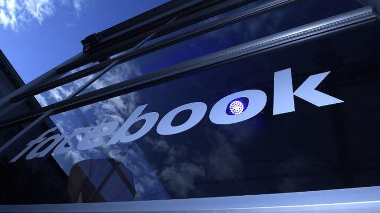 « Fake news » : Facebook veut aider à identifier l’origine des infos