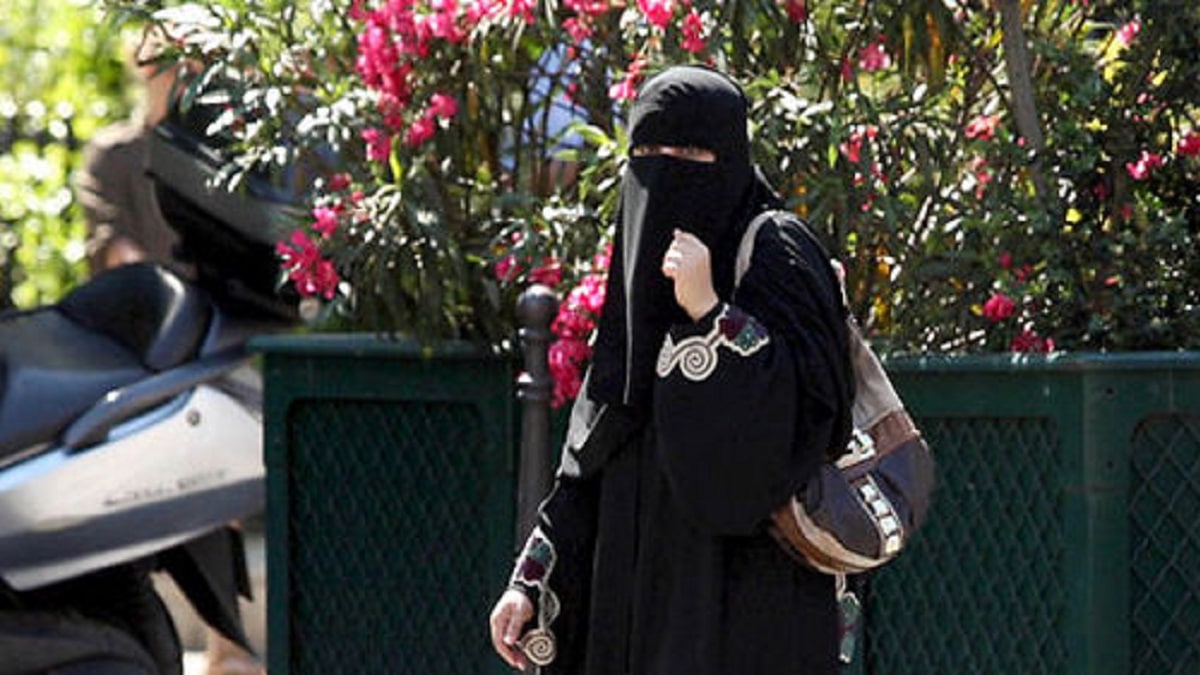 Le Québec interdit le port du Niqab dans les transports publics